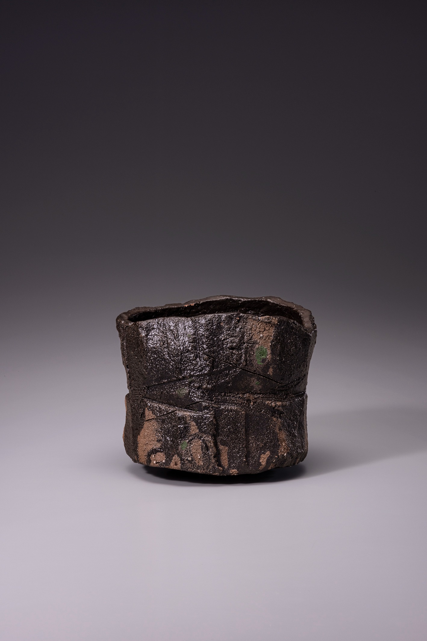 Yakinuki-type ‘Rock’ Black Raku tea bowl, Sū (things that rise majestically upwards are also noble)