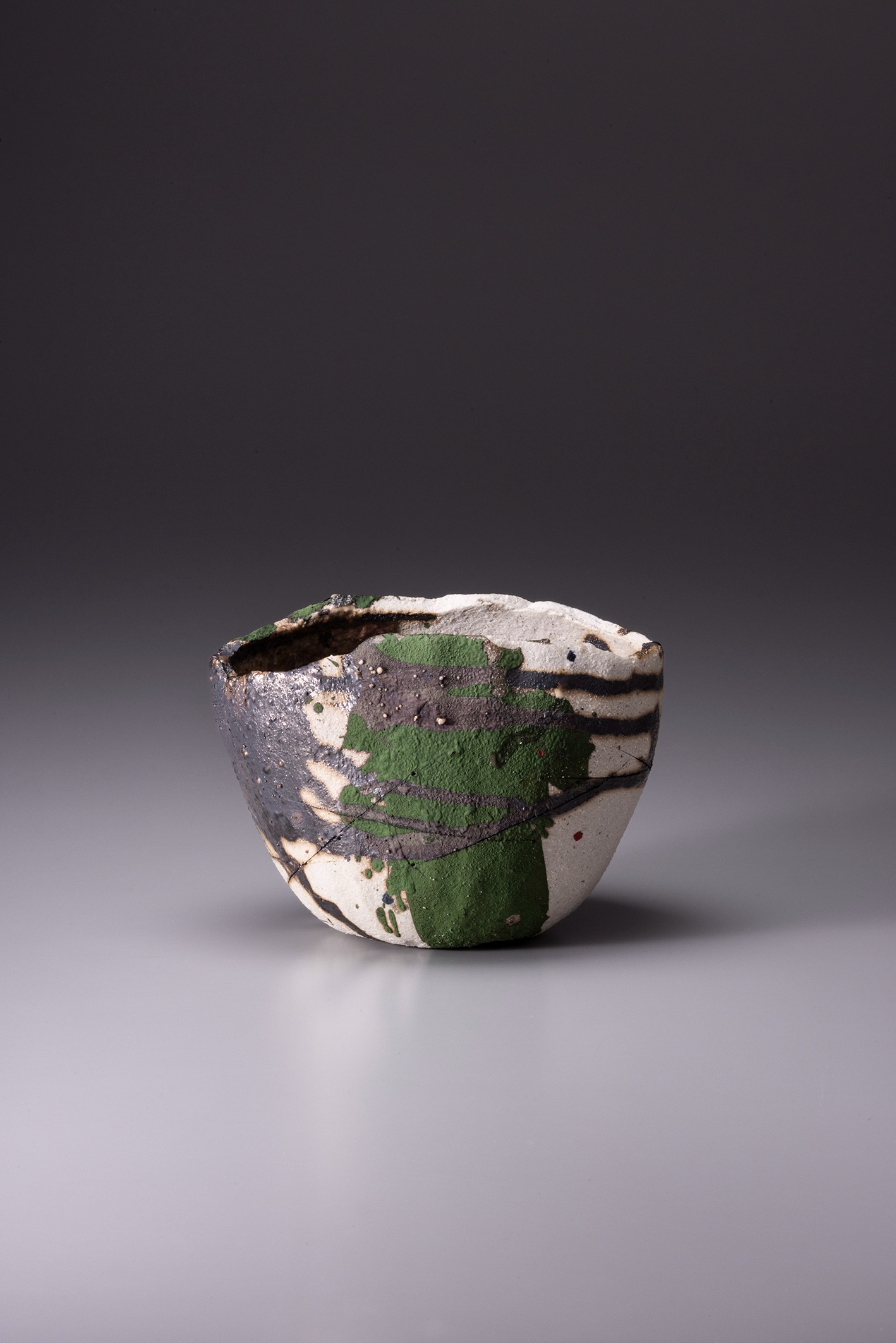 Yakinuki-type ‘Rock’ White Raku tea bowl, Tō (things that gather and sway)