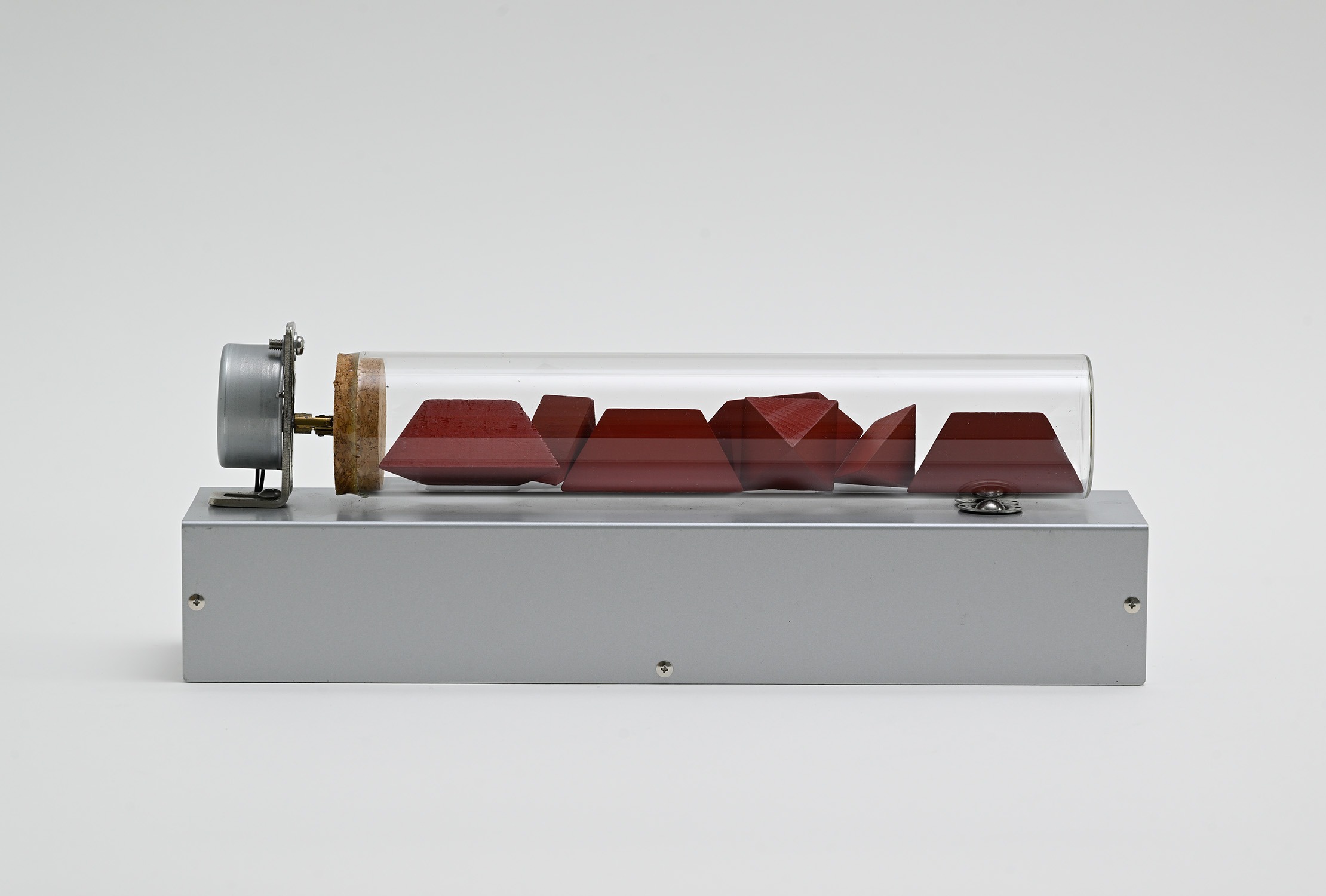 REVOLUTION & GRAVITY (8 RED WOOD BLOCKS)